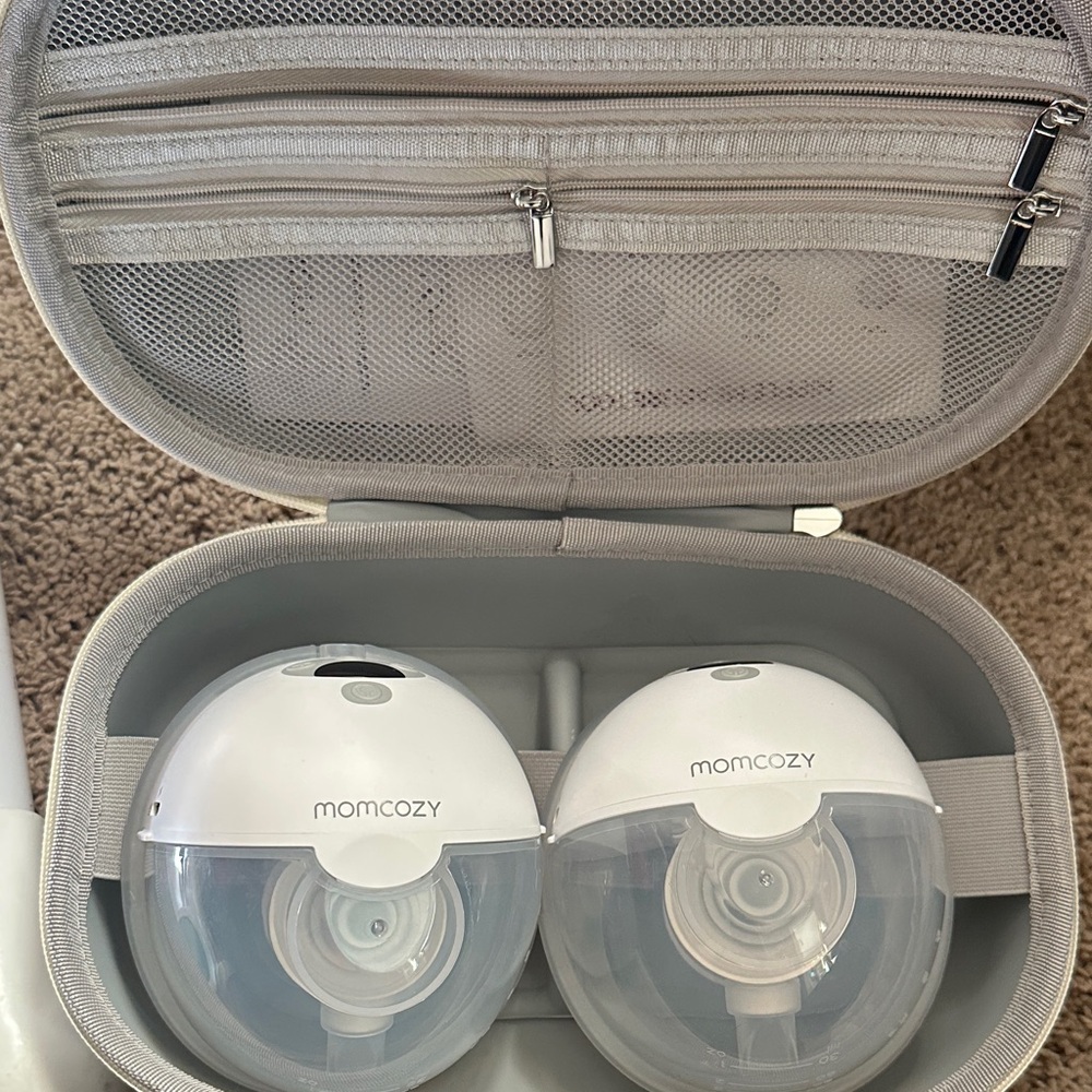 Momcozy Wearable Breast Pump - White
